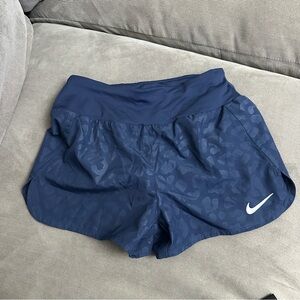NWT Nike DRI-FIT Womens Training Running Shorts w/ back pocket Size XS New